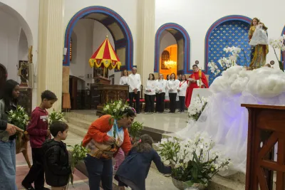 30 dia com Maria - Santa Missa e Coroação - Romeiros Devotos da Comunidade São Vicente de Paulo (Patrocinio)
