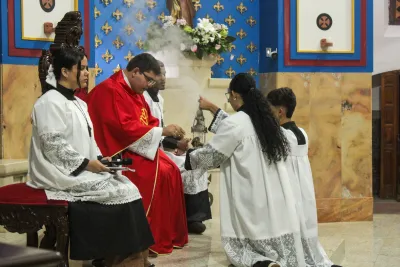 30 dia com Maria - Santa Missa e Coroação - Romeiros Devotos da Comunidade São Vicente de Paulo (Patrocinio)