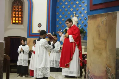 30 dia com Maria - Santa Missa e Coroação - Romeiros Devotos da Comunidade São Vicente de Paulo (Patrocinio)