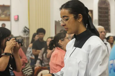 30 dia com Maria - Santa Missa e Coroação - Romeiros Devotos da Mãe Abadia da cidade de Araguari