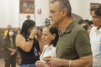 30 dia com Maria - Santa Missa e Coroação - Romeiros Devotos da Mãe Abadia da cidade de Araguari