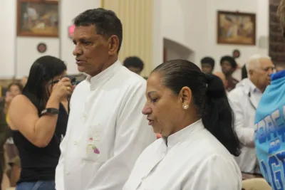 30 dia com Maria - Santa Missa e Coroação - Romeiros Devotos da Mãe Abadia da cidade de Araguari