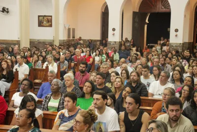 30 dia com Maria - Santa Missa e Coroação - Romeiros Devotos da Mãe Abadia da cidade de Araguari