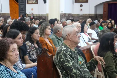 30 dia com Maria - Santa Missa e Coroação - Romeiros Devotos da Mãe Abadia da cidade de Araguari