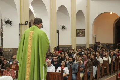 30 dia com Maria - Santa Missa e Coroação - Romeiros Devotos da Mãe Abadia da cidade de Araguari