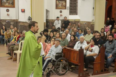 30 dia com Maria - Santa Missa e Coroação - Romeiros Devotos da Mãe Abadia da cidade de Araguari