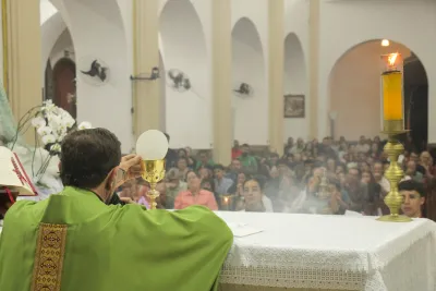 30 dia com Maria - Santa Missa e Coroação - Romeiros Devotos da Mãe Abadia da cidade de Araguari