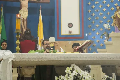 30 dia com Maria - Santa Missa e Coroação - Romeiros Devotos da Mãe Abadia da cidade de Araguari