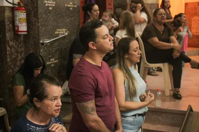 30 dia com Maria - Santa Missa e Coroação - Romeiros Devotos da Mãe Abadia da cidade de Araguari