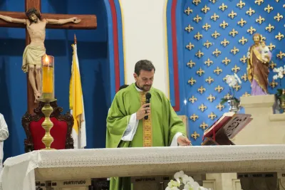 30 dia com Maria - Santa Missa e Coroação - Romeiros Devotos da Mãe Abadia da cidade de Araguari