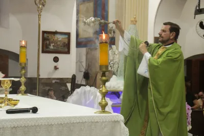30 dia com Maria - Santa Missa e Coroação - Romeiros Devotos da Mãe Abadia da cidade de Araguari