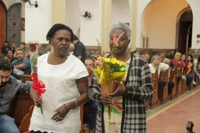 30 dia com Maria - Santa Missa e Coroação - Romeiros Devotos da Mãe Abadia da cidade de Araguari