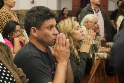 30 dia com Maria - Santa Missa e Coroação - Romeiros Devotos da Mãe Abadia da cidade de Araguari