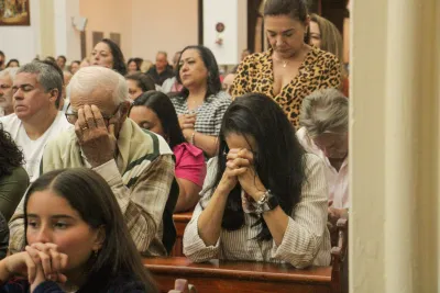 30 dia com Maria - Santa Missa e Coroação - Romeiros Devotos da Mãe Abadia da cidade de Araguari