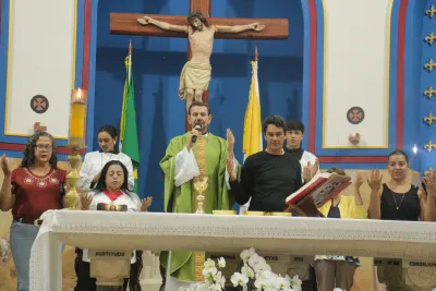 30 dia com Maria - Santa Missa e Coroação - Romeiros Devotos da Mãe Abadia da cidade de Araguari