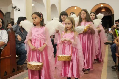 30 dia com Maria - Santa Missa e Coroação - Romeiros Devotos da Mãe Abadia da cidade de Araguari