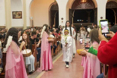 30 dia com Maria - Santa Missa e Coroação - Romeiros Devotos da Mãe Abadia da cidade de Araguari