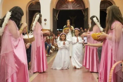 30 dia com Maria - Santa Missa e Coroação - Romeiros Devotos da Mãe Abadia da cidade de Araguari