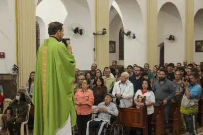 30 dia com Maria - Santa Missa e Coroação - Romeiros Devotos da Mãe Abadia da cidade de Araguari