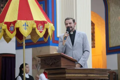 30 dia com Maria - Santa Missa e Coroação - Romeiros Devotos da Paroquia Cristo Rei (Uberlândia)
