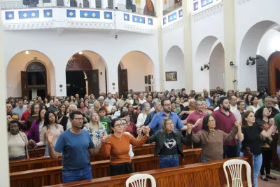 30 dia com Maria - Santa Missa e Coroação - Romeiros Devotos da Paroquia Cristo Rei (Uberlândia)