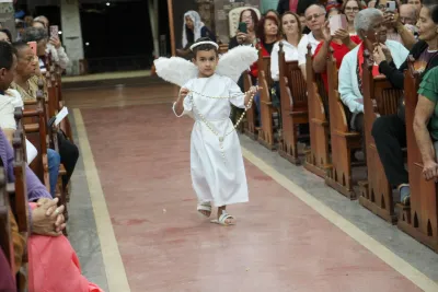 30 dia com Maria - Santa Missa e Coroação - Romeiros Devotos da Paroquia Cristo Rei (Uberlândia)