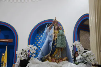 30 dia com Maria - Santa Missa e Coroação - Romeiros Devotos da Paroquia Cristo Rei (Uberlândia)