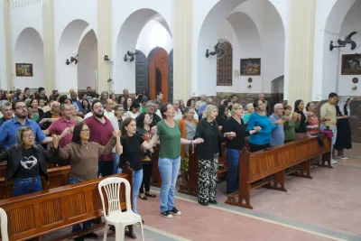 30 dia com Maria - Santa Missa e Coroação - Romeiros Devotos da Paroquia Cristo Rei (Uberlândia)