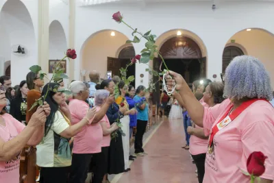 30 dia com Maria - Santa Missa e Coroação - Romeiros Devotos da Paróquia N. S. de Guadalupe (Uberlândia)