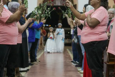 30 dia com Maria - Santa Missa e Coroação - Romeiros Devotos da Paróquia N. S. de Guadalupe (Uberlândia)