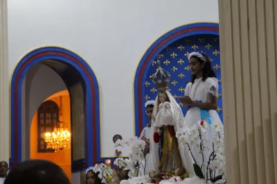 30 dia com Maria - Santa Missa e Coroação - Romeiros Devotos da Paróquia N. S. de Guadalupe (Uberlândia)