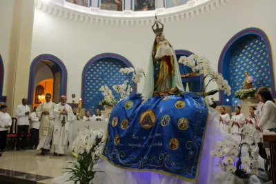30 dia com Maria - Santa Missa e Coroação - Romeiros Devotos da Paróquia N. S. de Guadalupe (Uberlândia)