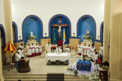 30 dia com Maria - Santa Missa e Coroação - Romeiros Devotos da Paróquia N. S. de Guadalupe (Uberlândia)