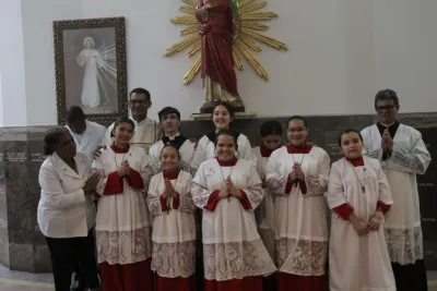30 dia com Maria - Santa Missa e Coroação - Romeiros Devotos da Paróquia N. S. de Guadalupe (Uberlândia)
