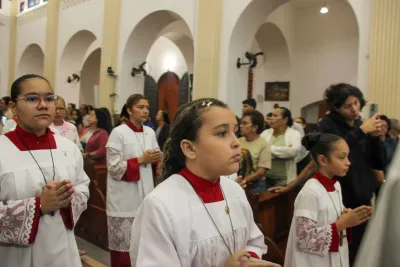 30 dia com Maria - Santa Missa e Coroação - Romeiros Devotos da Paróquia N. S. de Guadalupe (Uberlândia)