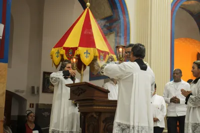 30 dia com Maria - Santa Missa e Coroação - Romeiros Devotos da Paróquia N. S. de Guadalupe (Uberlândia)