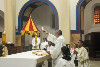 30 dia com Maria - Santa Missa e Coroação - Romeiros Devotos da Paróquia N. S. de Guadalupe (Uberlândia)