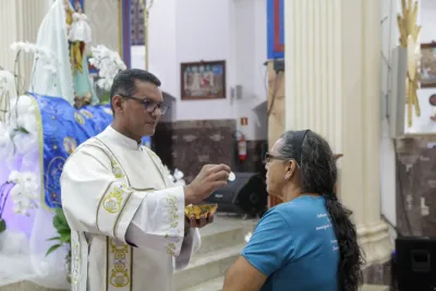 30 dia com Maria - Santa Missa e Coroação - Romeiros Devotos da Paróquia N. S. de Guadalupe (Uberlândia)