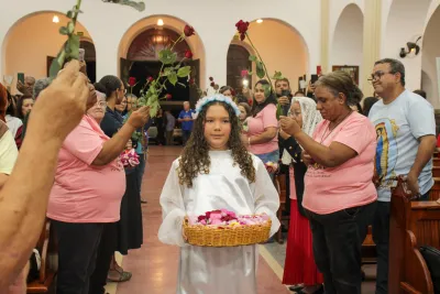 30 dia com Maria - Santa Missa e Coroação - Romeiros Devotos da Paróquia N. S. de Guadalupe (Uberlândia)