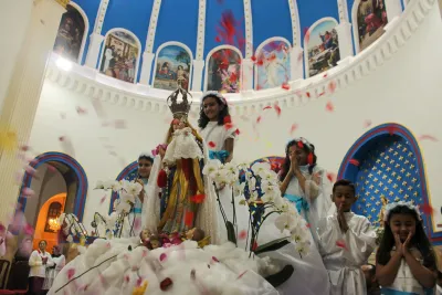 30 dia com Maria - Santa Missa e Coroação - Romeiros Devotos da Paróquia N. S. de Guadalupe (Uberlândia)