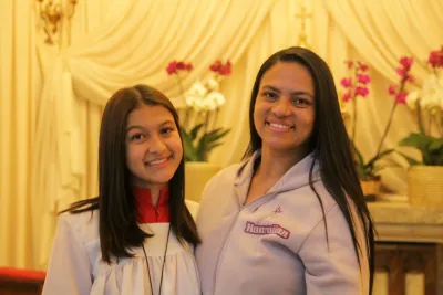 30 dia com Maria - Santa Missa e Coroação - Romeiros Devotos da Paróquia N. S. Mãe dos Homens (Estrela do Sul)