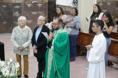 30 dia com Maria - Santa Missa e Coroação - Romeiros Devotos da Paróquia N. S. Mãe dos Homens (Estrela do Sul)