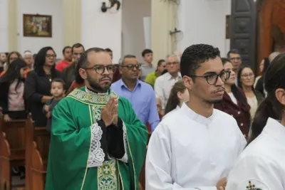 30 dia com Maria - Santa Missa e Coroação - Romeiros Devotos da Paróquia N. S. Mãe dos Homens (Estrela do Sul)