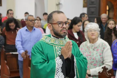 30 dia com Maria - Santa Missa e Coroação - Romeiros Devotos da Paróquia N. S. Mãe dos Homens (Estrela do Sul)