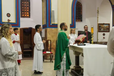 30 dia com Maria - Santa Missa e Coroação - Romeiros Devotos da Paróquia N. S. Mãe dos Homens (Estrela do Sul)