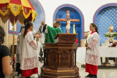 30 dia com Maria - Santa Missa e Coroação - Romeiros Devotos da Paróquia N. S. Mãe dos Homens (Estrela do Sul)