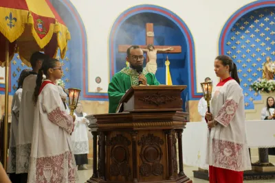 30 dia com Maria - Santa Missa e Coroação - Romeiros Devotos da Paróquia N. S. Mãe dos Homens (Estrela do Sul)