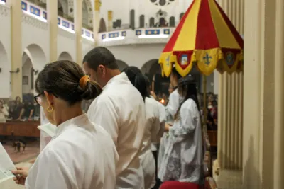 30 dia com Maria - Santa Missa e Coroação - Romeiros Devotos da Paróquia N. S. Mãe dos Homens (Estrela do Sul)