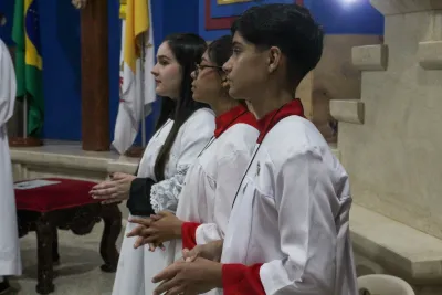 30 dia com Maria - Santa Missa e Coroação - Romeiros Devotos da Paróquia N. S. Mãe dos Homens (Estrela do Sul)
