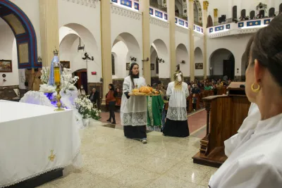 30 dia com Maria - Santa Missa e Coroação - Romeiros Devotos da Paróquia N. S. Mãe dos Homens (Estrela do Sul)